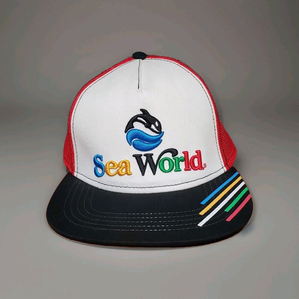 Sea World Embroidered Snapback Trucker Hat Unique Colorway Striped VTG Orca Cap